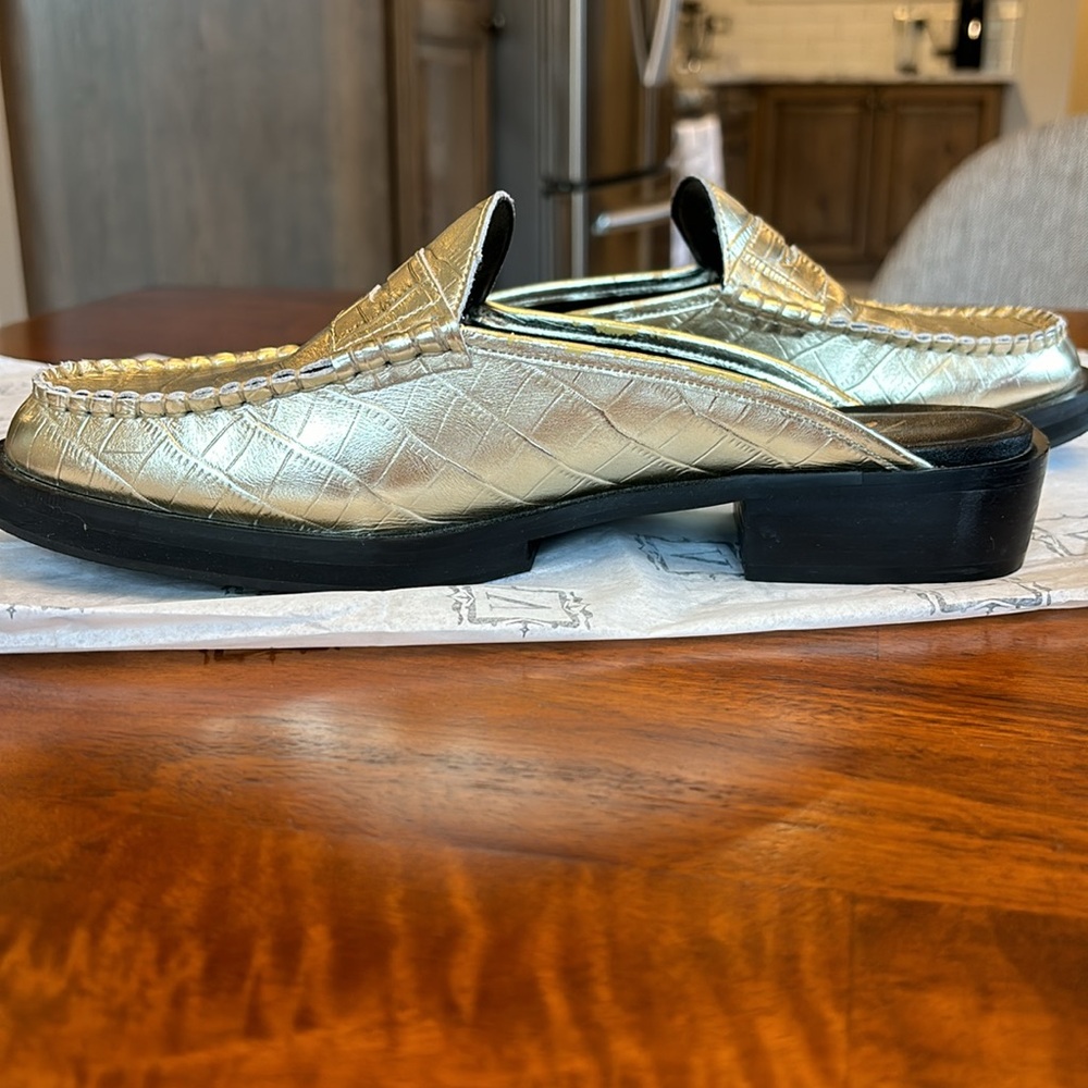 Matisse Tasha Gold Crocodile Print Leather Loafers 8.5M